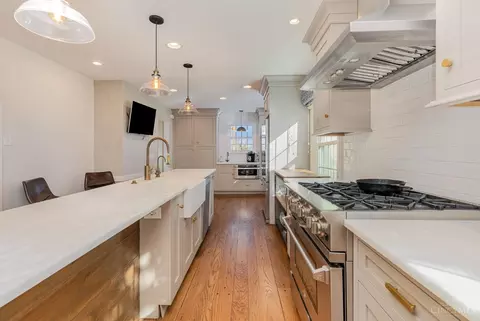 Kitchen - 3014 Alpine Ter, Cincinnati, OH 45208 photo 2 of 2