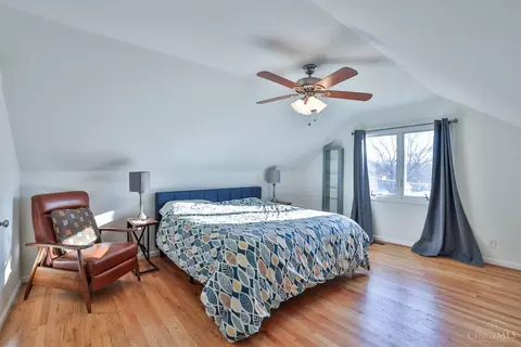 Bedroom - 5573 Mapleridge Dr, Cincinnati, OH 45227 photo 4 of 8
