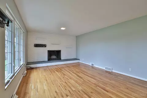 Living - 5573 Mapleridge Dr, Cincinnati, OH 45227 photo 3 of 4