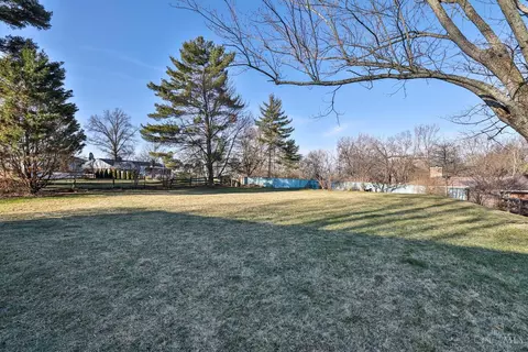 Exterior - 5573 Mapleridge Dr, Cincinnati, OH 45227 photo 9 of 10