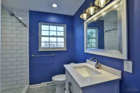 Bath - 5573 Mapleridge Dr, Cincinnati, OH 45227 photo 3 of 5