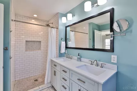 Bath - 5573 Mapleridge Dr, Cincinnati, OH 45227 photo 2 of 5
