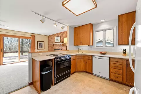 Kitchen - 1907 Fullerton Dr, Cincinnati, OH 45240 photo 4 of 5