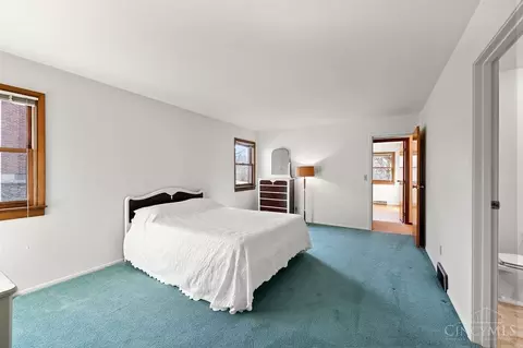 Bedroom - 1907 Fullerton Dr, Cincinnati, OH 45240 photo 4 of 10