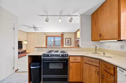Kitchen - 1907 Fullerton Dr, Cincinnati, OH 45240 photo 3 of 5