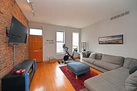 Living - 324 Milton St, Cincinnati, OH 45202 photo 2 of 2