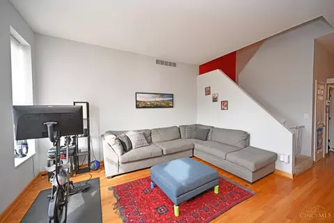 Living - 324 Milton St, Cincinnati, OH 45202 photo 1 of 2