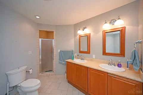 Bath - 324 Milton St, Cincinnati, OH 45202 photo 3 of 4