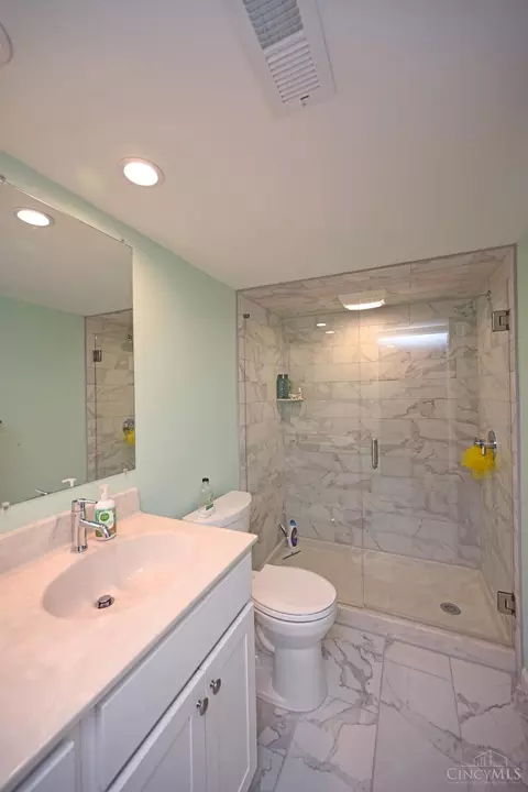 Bath - 324 Milton St, Cincinnati, OH 45202 photo 4 of 4