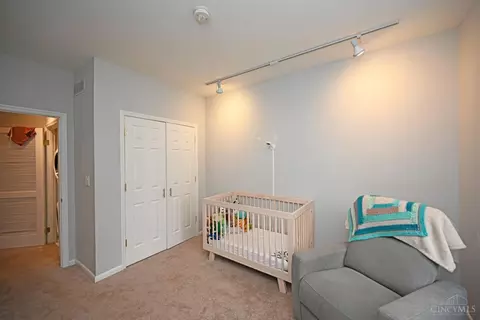 Bedroom - 324 Milton St, Cincinnati, OH 45202 photo 4 of 6