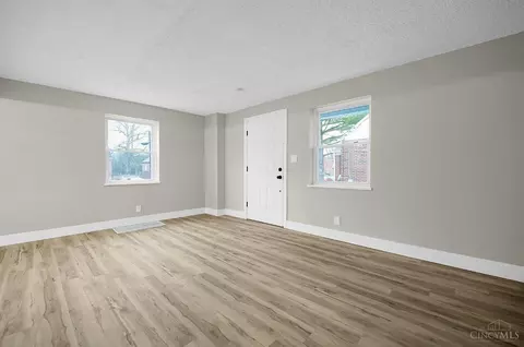Living - 1270 Prospect Pl, Cincinnati, OH 45231 photo 1 of 1