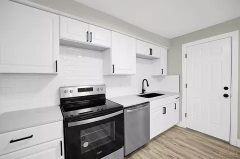 Kitchen - 1270 Prospect Pl, Cincinnati, OH 45231 photo 2 of 2