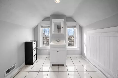 Bath - 2715 Hackberry St, Cincinnati, OH 45206 photo 8 of 8