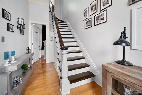 Entry Way - 2715 Hackberry St, Cincinnati, OH 45206 photo 2 of 2