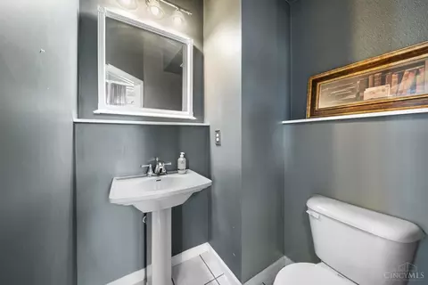 Bath - 2715 Hackberry St, Cincinnati, OH 45206 photo 6 of 8