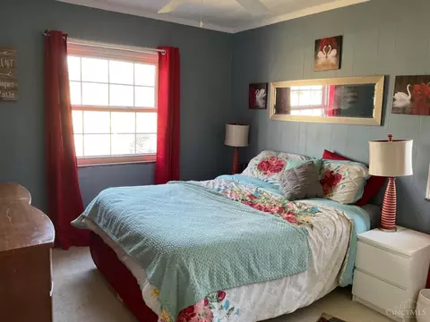 Bedroom - 2073 Springdale Rd, Cincinnati, OH 45231 photo 3 of 3
