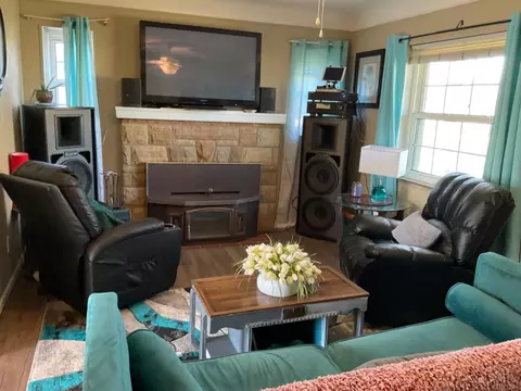 Living - 2073 Springdale Rd, Cincinnati, OH 45231 photo 1 of 2