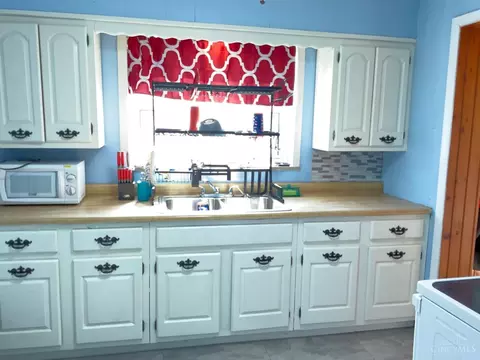 Kitchen - 2073 Springdale Rd, Cincinnati, OH 45231 photo 1 of 2