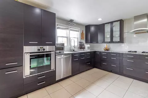 Kitchen - 112 Elmlinger Dr, Mason, OH 45040 photo 2 of 4