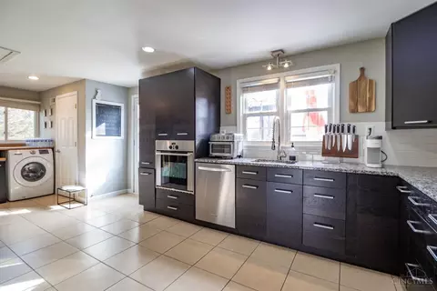Kitchen - 112 Elmlinger Dr, Mason, OH 45040 photo 3 of 4