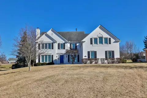 5886 Hazeltine Ct, West Chester, OH 45069