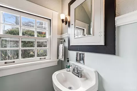 Bath - 2137 Easthill Ave, Cincinnati, OH 45208 photo 1 of 5