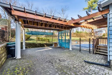 Exterior - 2137 Easthill Ave, Cincinnati, OH 45208 photo 6 of 7