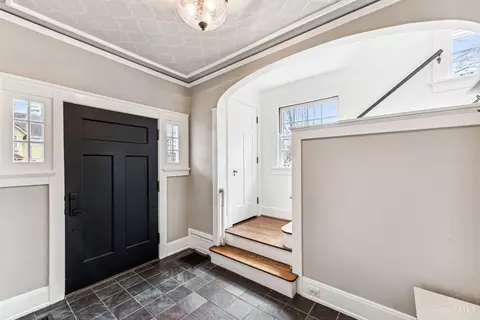 Entry Way - 2137 Easthill Ave, Cincinnati, OH 45208 photo 1 of 1