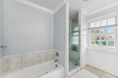 Bath - 2137 Easthill Ave, Cincinnati, OH 45208 photo 5 of 5