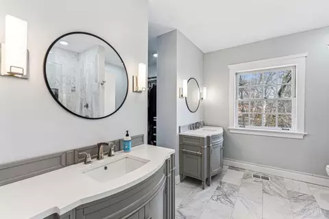Bath - 2137 Easthill Ave, Cincinnati, OH 45208 photo 2 of 5