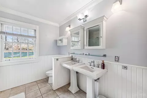 Bath - 2137 Easthill Ave, Cincinnati, OH 45208 photo 4 of 5
