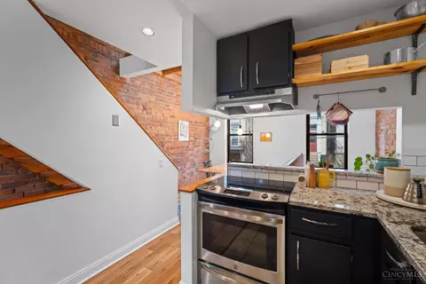 Kitchen - 333 Milton St, Cincinnati, OH 45202 photo 3 of 4