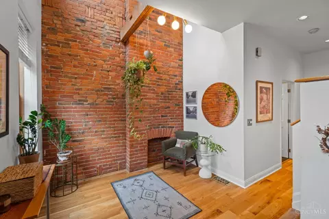 Living - 333 Milton St, Cincinnati, OH 45202 photo 1 of 5