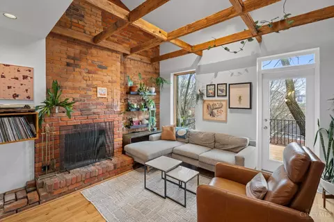Living - 333 Milton St, Cincinnati, OH 45202 photo 4 of 5