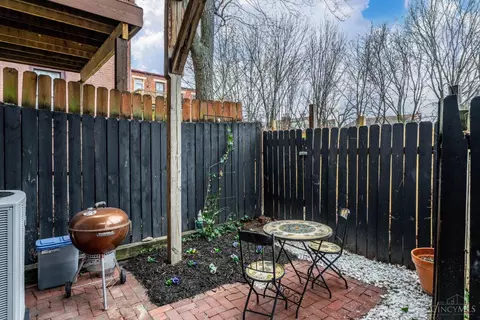 Exterior - 333 Milton St, Cincinnati, OH 45202 photo 6 of 8