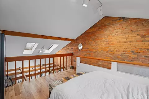 Bedroom - 333 Milton St, Cincinnati, OH 45202 photo 5 of 6