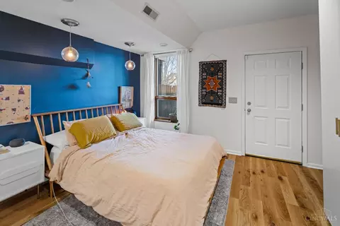 Bedroom - 333 Milton St, Cincinnati, OH 45202 photo 1 of 6