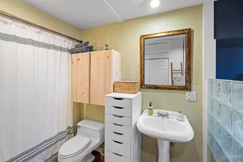 Bath - 333 Milton St, Cincinnati, OH 45202 photo 1 of 2