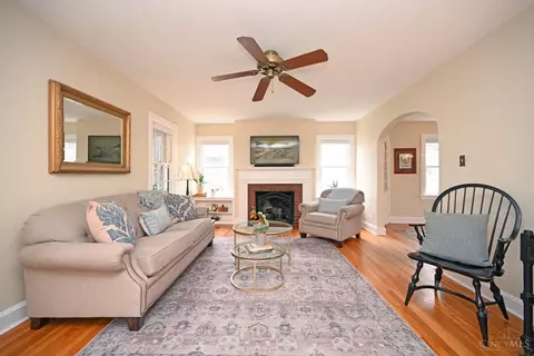 Living - 3755 Indianview Ave, Mariemont, OH 45227 photo 2 of 10