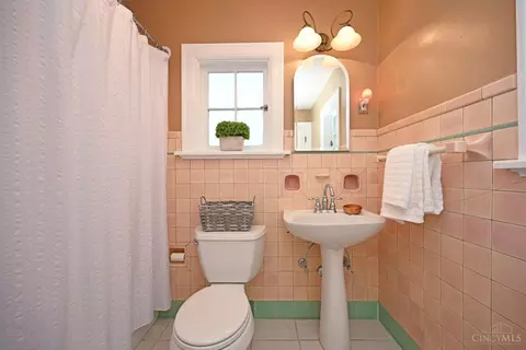 Bath - 3755 Indianview Ave, Mariemont, OH 45227 photo 1 of 3