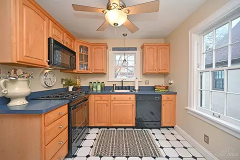 Kitchen - 3755 Indianview Ave, Mariemont, OH 45227 photo 2 of 6