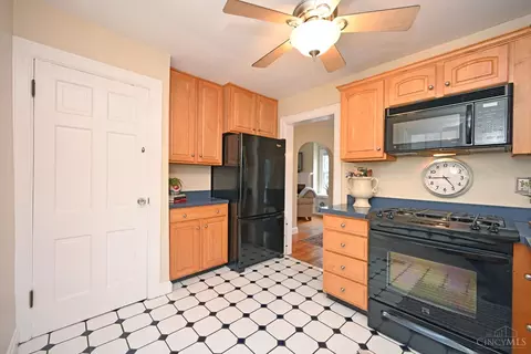 Kitchen - 3755 Indianview Ave, Mariemont, OH 45227 photo 4 of 6