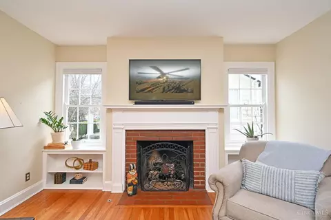 Living - 3755 Indianview Ave, Mariemont, OH 45227 photo 3 of 10