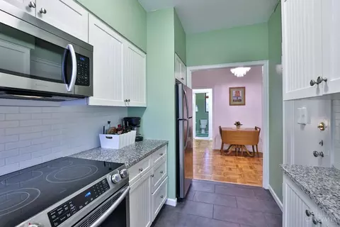 Kitchen - 2378 Madison Rd #E3E, Cincinnati, OH 45208 photo 2 of 3
