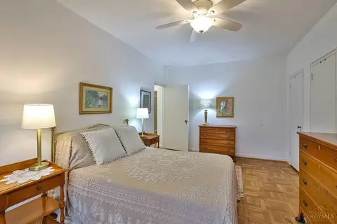 Bedroom - 2378 Madison Rd #E3E, Cincinnati, OH 45208 photo 3 of 3