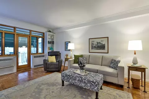 Living - 2378 Madison Rd #E3E, Cincinnati, OH 45208 photo 4 of 6