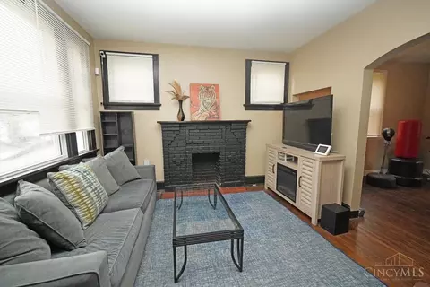 385 Elberon Ave, Cincinnati, OH 45205 photo 2