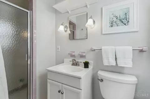 Bath - 6101 Stirrup Rd, Cincinnati, OH 45244 photo 2 of 3