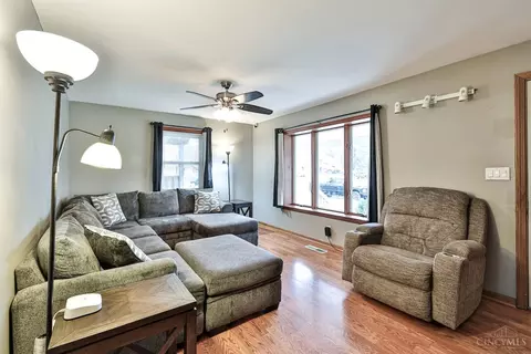 Living - 91 Mitchell Ave, Hamilton, OH 45013 photo 2 of 4