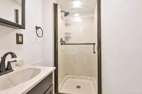 Bath - 91 Mitchell Ave, Hamilton, OH 45013 photo 2 of 3
